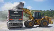 Altıeylül’de bozuk köy yolu asfaltla yenilendi