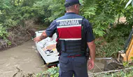 Bilecik'te patlayan su borusu kamyoneti dere yatağına hapsetti