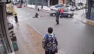 Giresun’da kontrolden çıkan araç kaldırımdaki yayayı kıl payı ıskaladı