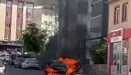 Palandöken’de park halindeki otomobil bir anda yanmaya başladı