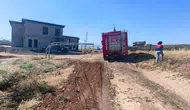 Adıyaman'da kamyonun kopardığı teller yangın çıkardı