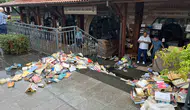 Üsküdar'da sağanak yağış sahafları vurdu