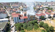 Avcılar'da bir apartmanın çatısı alevlere teslim oldu