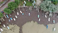 Cide limanını odun yığınları yuttu