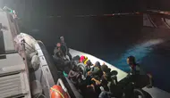 Sahil Güvenlik Dikili açıklarında 14 göçmeni yakaladı