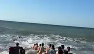 Zonguldak’ta denize giren iki kişiyi vatandaşların kurduğu zincir kurtardı