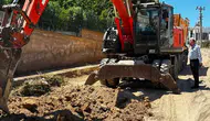 Burhaniye Pelitköy sahilinde bozuk yollar yenileniyor