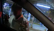 Eskişehir trafiğinde çocukların tehlikeli para isteme yöntemi kamerada