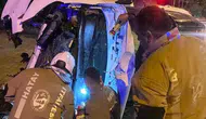 Hatay'da gece vakti ağaca çarpan araçtaki iki kişi yaralandı