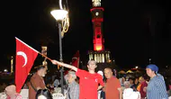 İzmir 15 Temmuz şehitlerini Konak Meydanı’nda andı