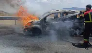 Bingöl yolunda seyir halindeki araç bir anda alevlere teslim oldu