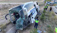 Yolcu otobüsü şarampole devrildi: 44 yaralı