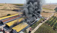 Bandırma'da geri dönüşüm deposu alevlere teslim oldu