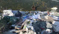 Hatay'da dere yatağına çöp dökenlere vatandaşlardan tepki