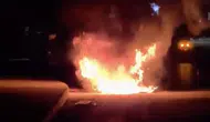 Kağıthane'de gece yarısı otomobil yangını