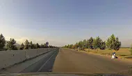 Hatay'da seyir halindeki motosikletten düşen çiftin kaza anları görüntülendi