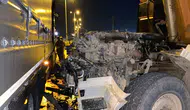 Sincan'da feci kaza Hafriyat kamyonu ikiye ayrıldı