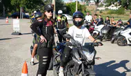 Edirne’de polis motosikletli sürücülere ceza yerine eğitim veriyor