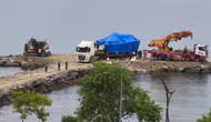 Giresun'da kayalıklara çarpan sahil güvenlik botu kıyıdan çekildi