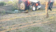 Van Özalp yolunda traktör devrildi