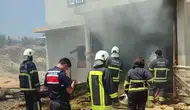 Kozan'daki ev yangını samanları küle çevirdi