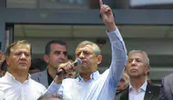 Özgür Özelden çocukların siyasete alet edilmesine sert tepki