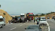 Adıyaman'da iki araç kafa kafaya çarpıştı