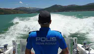 Van Gölü’nde balıkların koruyucusu deniz polisi devriyede