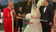 Manisa'daki düğünde nikah memuru şakası gülme krizine soktu