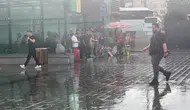 İstanbul’da aniden bastıran yağmur sabah trafiğini kilitledi