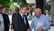 Eskişehir sokaklarında eski bir dostlukla karşılaşan Vali duygulandı