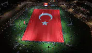 Kayseri semalarında dev Türk bayrağı dalgalandı