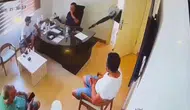 Mersin'de tatil sitesinde kasklı saldırgan dehşeti