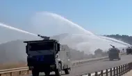 Kumluca yangınında TOMA'lar alevlere karşı saf tuttu