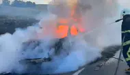 Van yolunda otomobil yangını sürücüyü yaya bıraktı