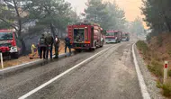 Balıkesir'de orman yangını Ayvalık Bergama yolunu kesti