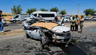 Şanlıurfa'da feci kaza Otomobil TIR'ın altına girdi
