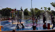 Adana sıcağında çocuklar kanallar yerine güvenli parkları seçti
