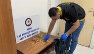 Besni'de bir kadın apartman girişinde servet değerinde altın buldu