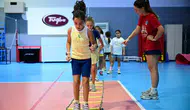 Aydınlı çocuklar yaz tatilini voleybol sahalarında değerlendiriyor