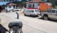 12 yaşındaki Eren'den herkese örnek olacak bayrak hassasiyeti