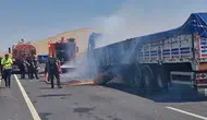 Şanlıurfa yolunda seyir halindeki tır küle döndü