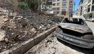 İzmir'de çöplük yangını otomobilleri yuttu