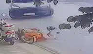 Eskişehir’de dikkatsiz minibüs sürücüsü motosikletliyi yola savurdu