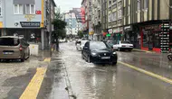 Çorum'da aniden bastıran sağanak hayatı felç etti