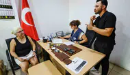 İzmir Büyükşehir Belediyesi ihtiyaç sahiplerine işitme cihazı veriyor