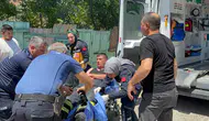 Bilecik'te metruk ev yangınında bir itfaiyeci yaralandı