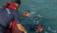 Kuşadası açıklarında kürek sörfü yapan iki kişi akıntıya kapıldı