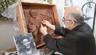 Emekli öğretmen sanatıyla toplumsal yaralara parmak basıyor