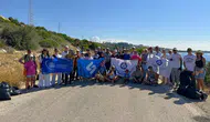 Akkuyu çalışanları Taşucu sahilini çöplerden arındırdı